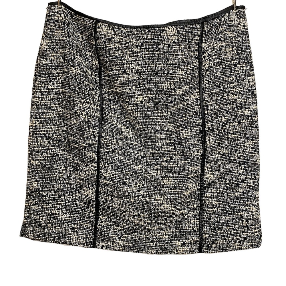 Studio M Skirt Women’s size 14 Bouclay W/faux Leather Trim Work